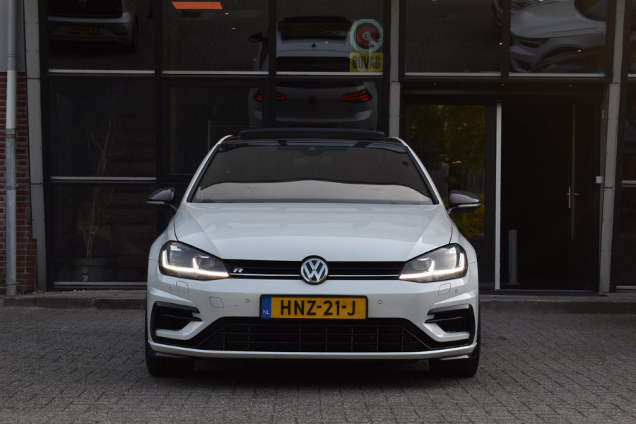 Volkswagen Golf 2.0 TSI 4Motion R Pano Akra Camera Dynaudio