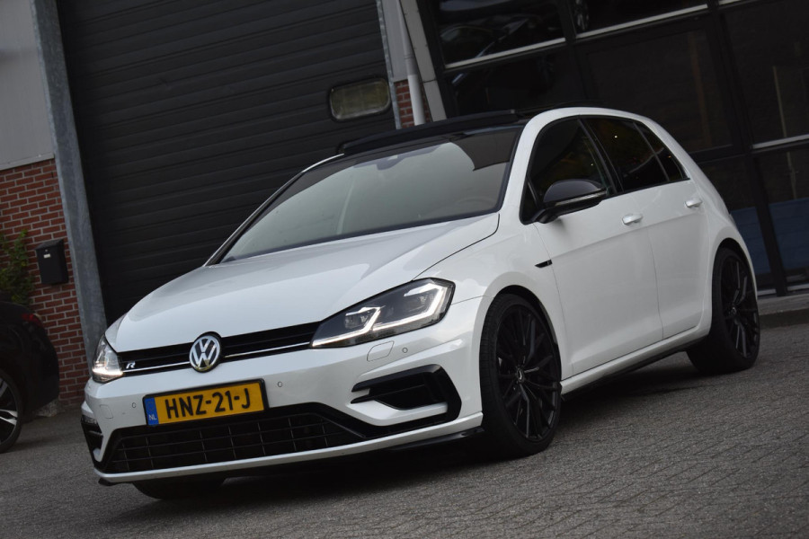 Volkswagen Golf 2.0 TSI 4Motion R Pano Akra Camera Dynaudio