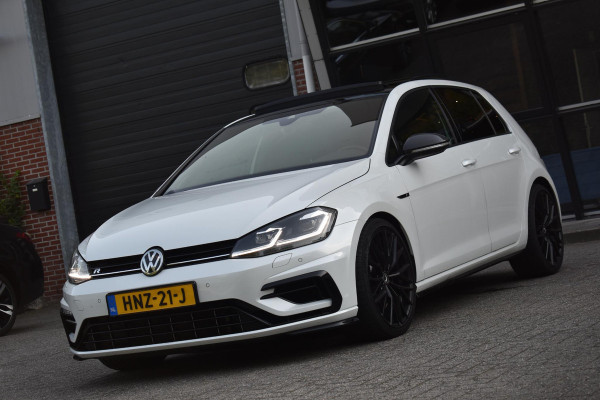 Volkswagen Golf 2.0 TSI 4Motion R Pano Akra Camera Dynaudio