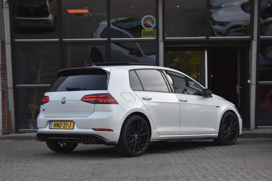 Volkswagen Golf 2.0 TSI 4Motion R Pano Akra Camera Dynaudio