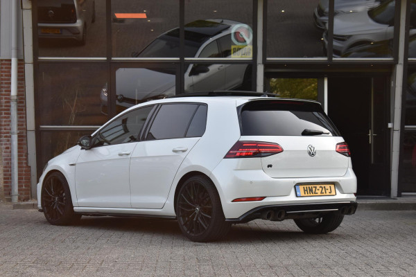 Volkswagen Golf 2.0 TSI 4Motion R Pano Akra Camera Dynaudio