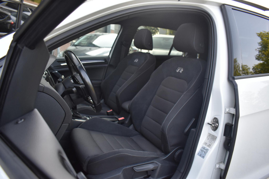 Volkswagen Golf 2.0 TSI 4Motion R Pano Akra Camera Dynaudio