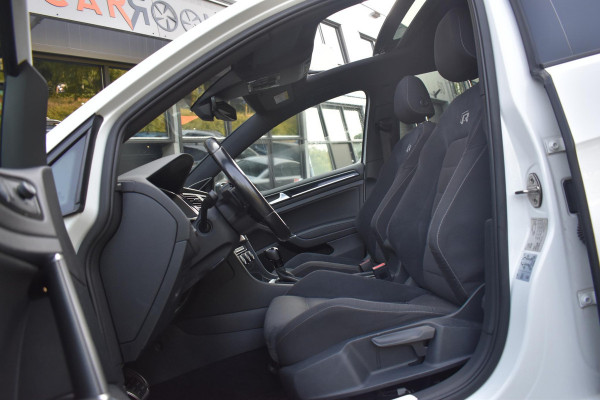 Volkswagen Golf 2.0 TSI 4Motion R Pano Akra Camera Dynaudio