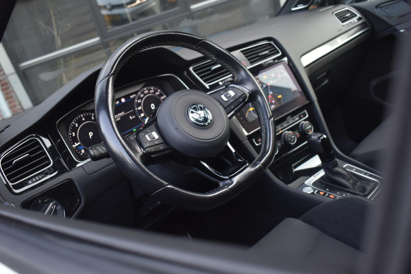 Volkswagen Golf 2.0 TSI 4Motion R Pano Akra Camera Dynaudio