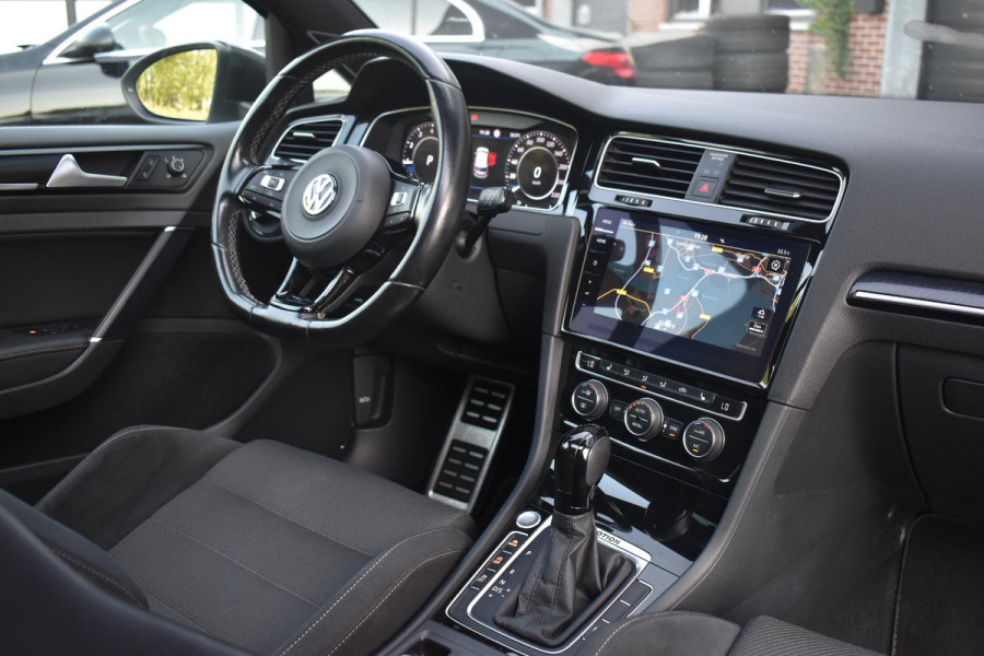 Volkswagen Golf 2.0 TSI 4Motion R Pano Akra Camera Dynaudio