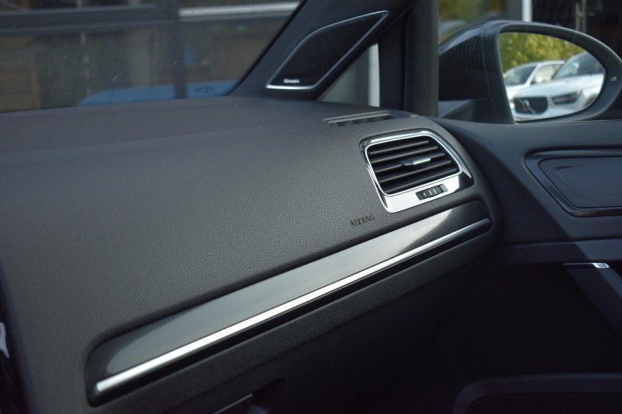 Volkswagen Golf 2.0 TSI 4Motion R Pano Akra Camera Dynaudio