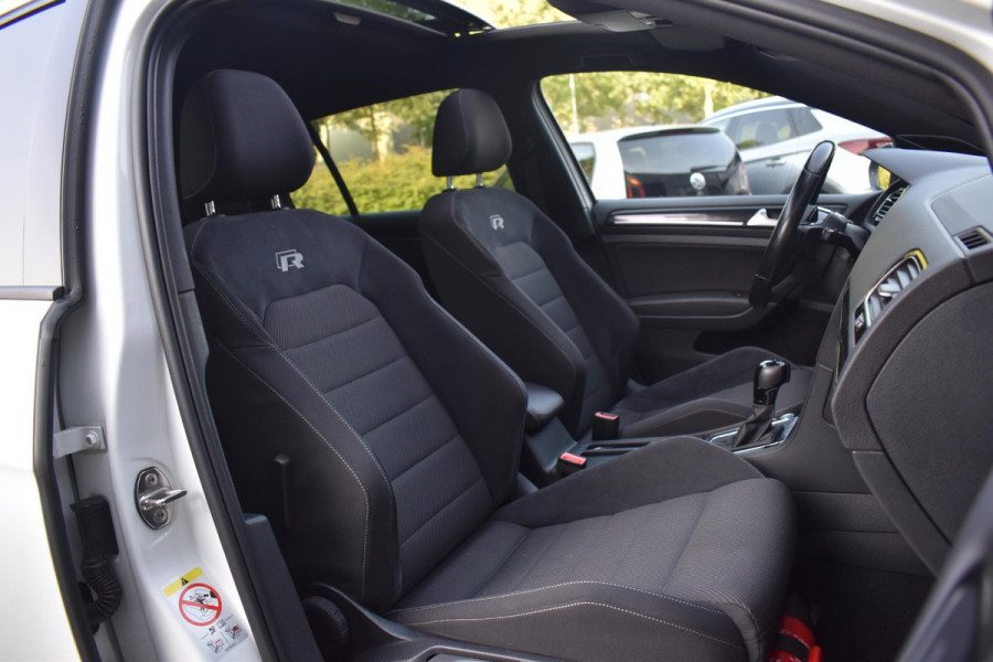 Volkswagen Golf 2.0 TSI 4Motion R Pano Akra Camera Dynaudio