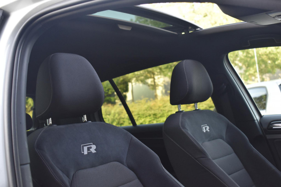 Volkswagen Golf 2.0 TSI 4Motion R Pano Akra Camera Dynaudio