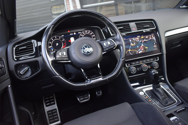 Volkswagen Golf 2.0 TSI 4Motion R Pano Akra Camera Dynaudio