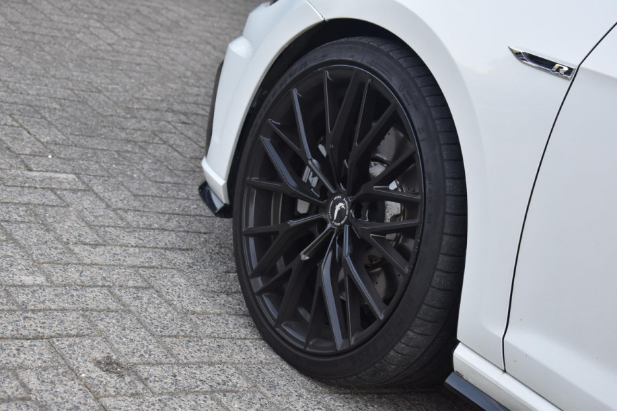Volkswagen Golf 2.0 TSI 4Motion R Pano Akra Camera Dynaudio