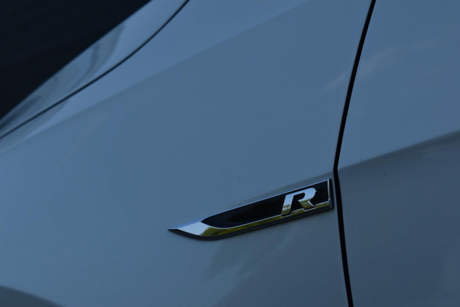 Volkswagen Golf 2.0 TSI 4Motion R Pano Akra Camera Dynaudio