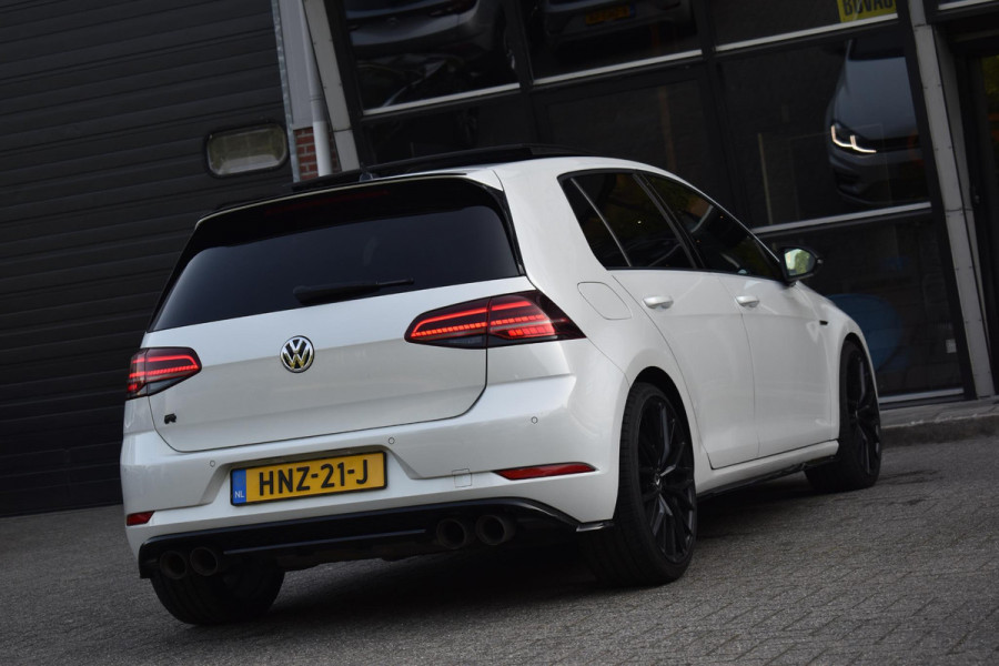 Volkswagen Golf 2.0 TSI 4Motion R Pano Akra Camera Dynaudio