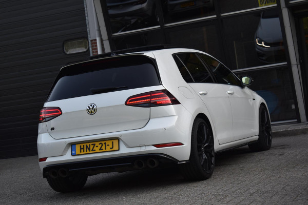 Volkswagen Golf 2.0 TSI 4Motion R Pano Akra Camera Dynaudio