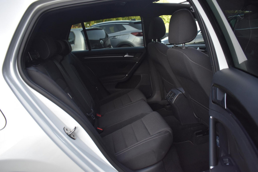 Volkswagen Golf 2.0 TSI 4Motion R Pano Akra Camera Dynaudio
