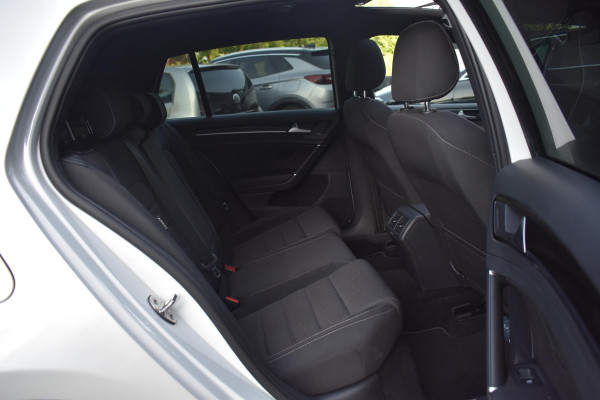 Volkswagen Golf 2.0 TSI 4Motion R Pano Akra Camera Dynaudio