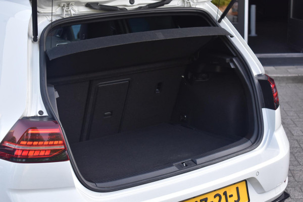 Volkswagen Golf 2.0 TSI 4Motion R Pano Akra Camera Dynaudio