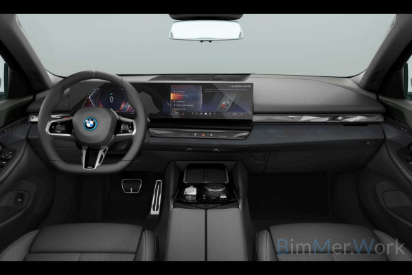 BMW i5 eDrive40 84 kWh M Sport | Orig. NL | Driving Assistant Plus | Lederen Bekleding | Ambient verlichting |