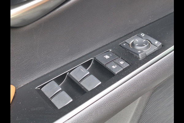 Lexus UX 250h AWD Luxury Line | 4X4, Leer, Stoelverwarming, Navigatie, Parkeersensoren, 18 inch, Privacy glass