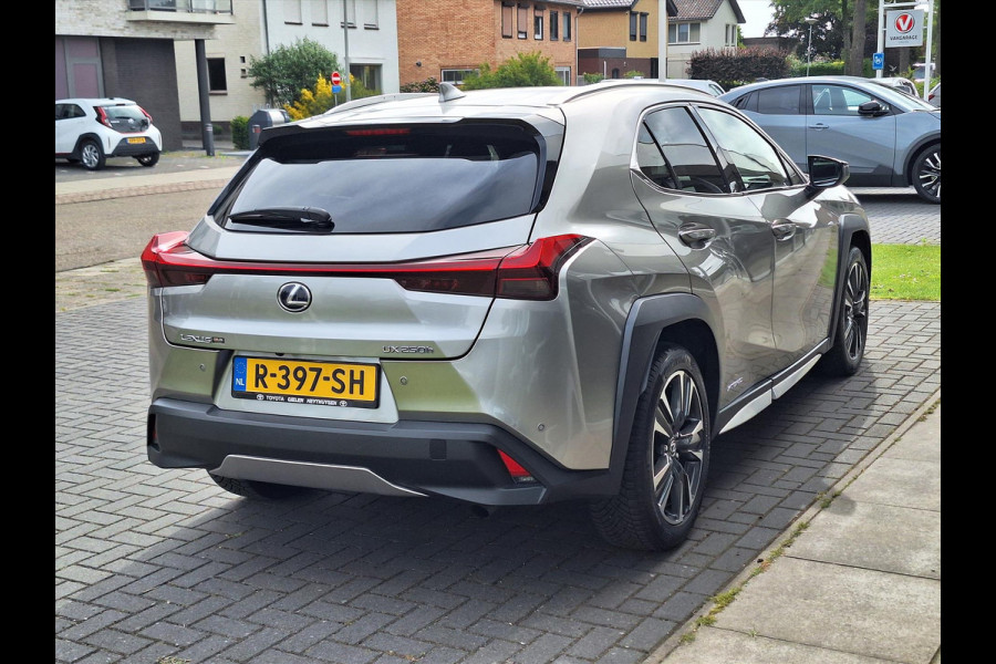 Lexus UX 250h AWD Luxury Line | 4X4, Leer, Stoelverwarming, Navigatie, Parkeersensoren, 18 inch, Privacy glass