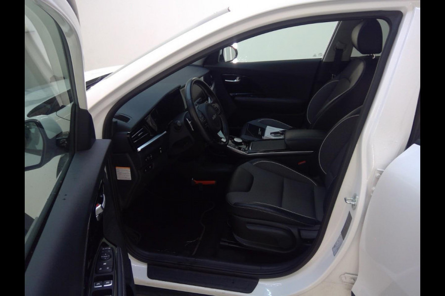 Kia e-Niro DynamicPlusLine 64 kWh | 14500 KM | SOH 100% | Navigatie | Schuif - Kantel Dak | WORDT VERWACHT!