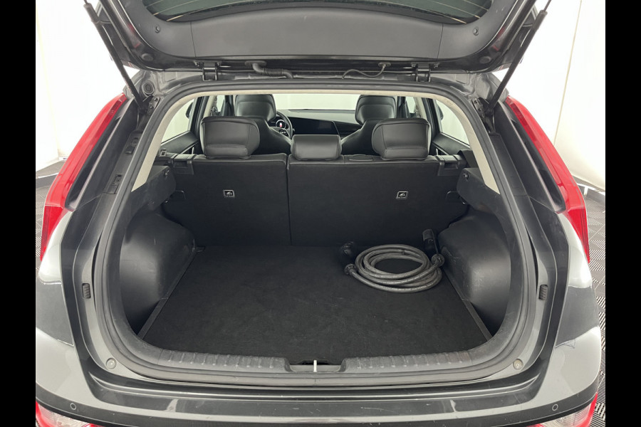 Kia Niro EV DynamicLine 64.8 kWh [3-Fase-11kW] {SoH-96%} (INCL.BTW) Aut. *LEATHER-FABRIC | ADAPTIVE-CRUISE | DIGI-COCKPIT | KEYLESS | CAMERA | DAB | COMFORTSEATS | SHIFTPADDLES | ECC | PDC | 17''ALU*