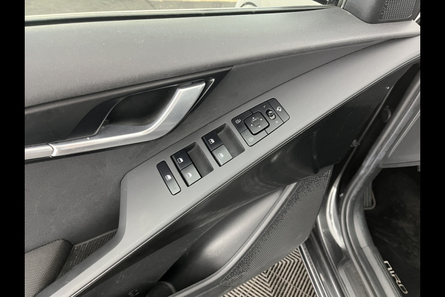 Kia Niro EV DynamicLine 64.8 kWh [3-Fase-11kW] {SoH-96%} (INCL.BTW) Aut. *LEATHER-FABRIC | ADAPTIVE-CRUISE | DIGI-COCKPIT | KEYLESS | CAMERA | DAB | COMFORTSEATS | SHIFTPADDLES | ECC | PDC | 17''ALU*
