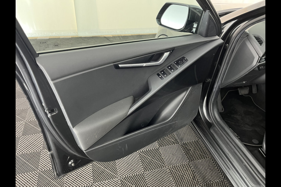 Kia Niro EV DynamicLine 64.8 kWh [3-Fase-11kW] {SoH-96%} (INCL.BTW) Aut. *LEATHER-FABRIC | ADAPTIVE-CRUISE | DIGI-COCKPIT | KEYLESS | CAMERA | DAB | COMFORTSEATS | SHIFTPADDLES | ECC | PDC | 17''ALU*