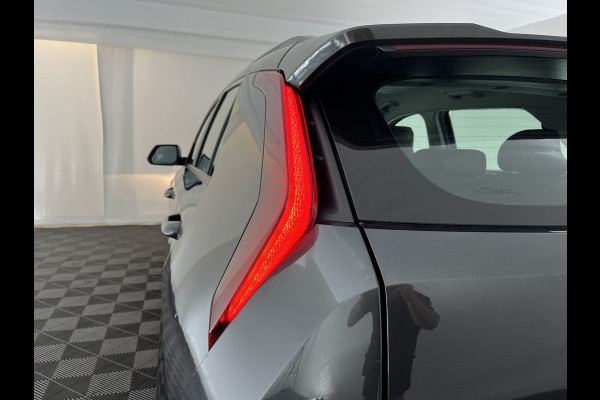 Kia Niro EV DynamicLine 64.8 kWh [3-Fase-11kW] {SoH-96%} (INCL.BTW) Aut. *LEATHER-FABRIC | ADAPTIVE-CRUISE | DIGI-COCKPIT | KEYLESS | CAMERA | DAB | COMFORTSEATS | SHIFTPADDLES | ECC | PDC | 17''ALU*