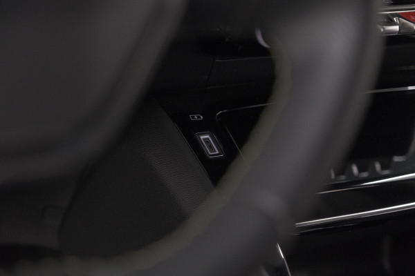 Peugeot e-2008 EV GT 50 kWh | 11 KW Laadfunctie | 360 Camera | Dodehoekdetectie | Apple Carplay | SOH=100%
