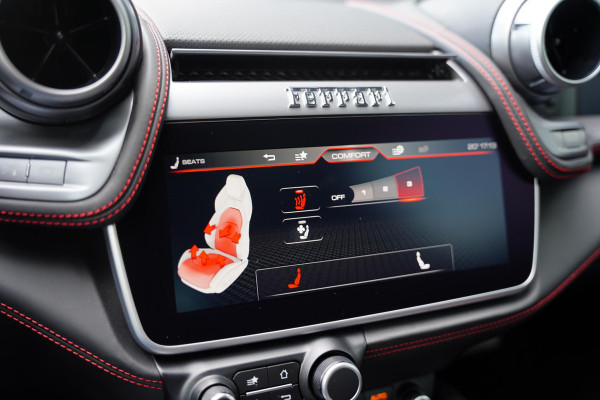 Ferrari GTC4 Lusso T 3.9 V8 / Atelier Car / Passenger Display
