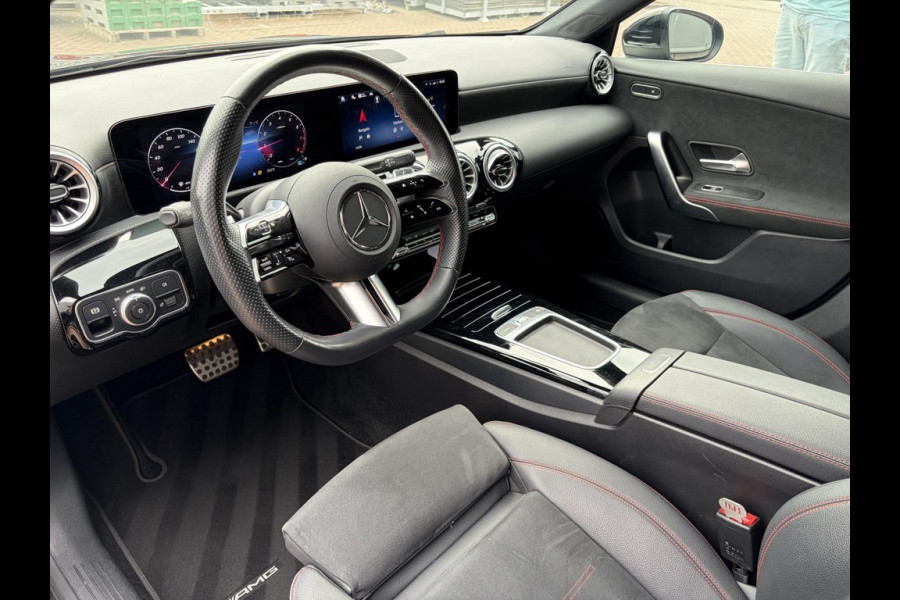 Mercedes-Benz A-Klasse 180 Star Edition AMG Line / Pano / Sfeer / Camera / LED