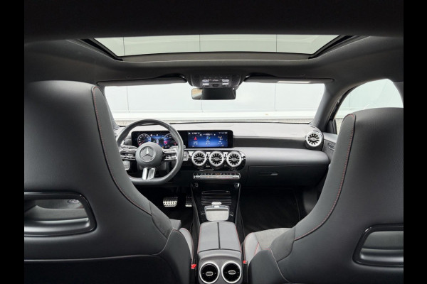 Mercedes-Benz A-Klasse 180 Star Edition AMG Line / Pano / Sfeer / Camera / LED
