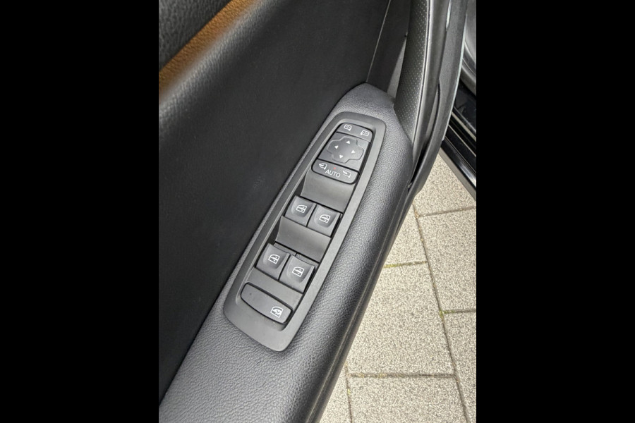 Renault Mégane Estate 1.3 TCe Limited - Navigatie / Apple CarPlay I Airco I Achteruitrij Camera I LED/PDC I Dealer onderhouden