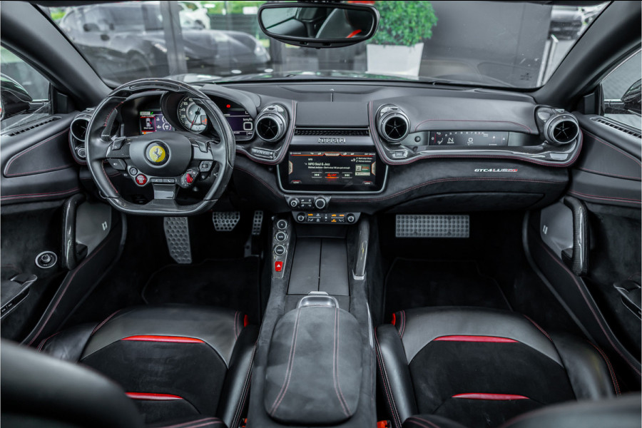 Ferrari GTC4Lusso 6.3 V12 - 4-zits l Lift l Passenger Display l Carbon l Panorama