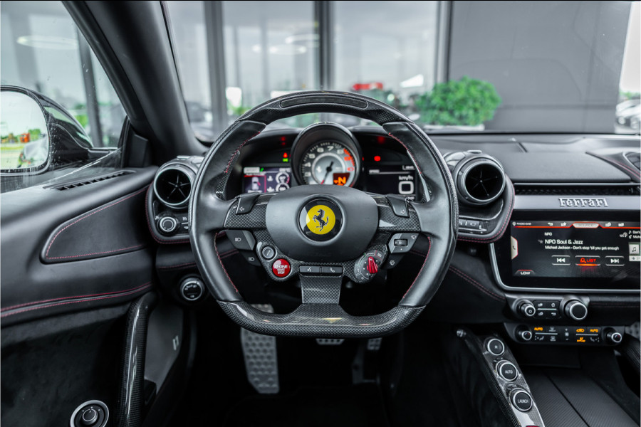 Ferrari GTC4Lusso 6.3 V12 - 4-zits l Lift l Passenger Display l Carbon l Panorama