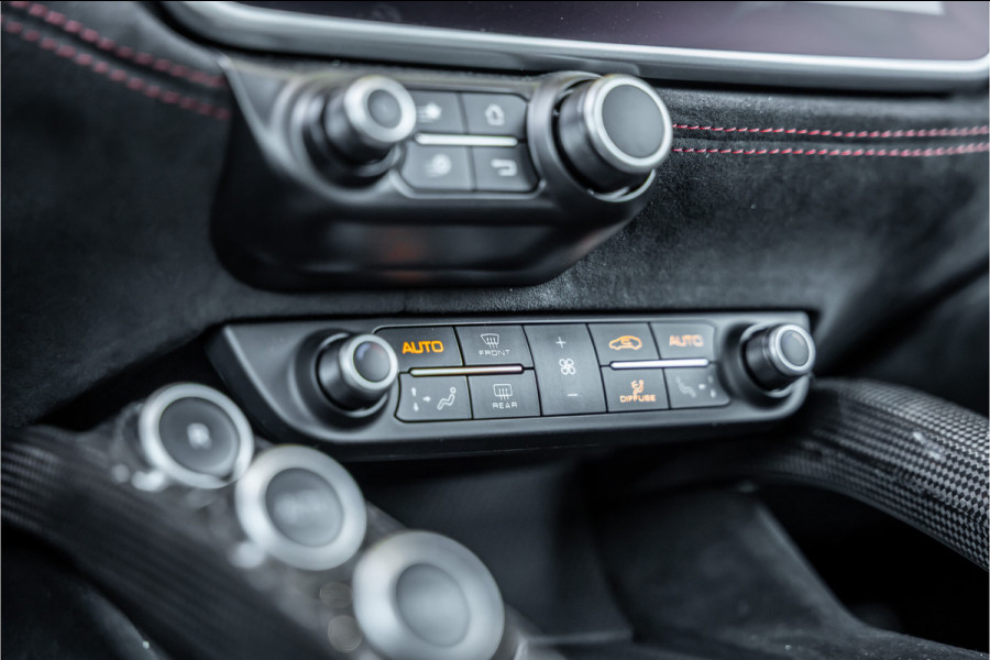Ferrari GTC4Lusso 6.3 V12 - 4-zits l Lift l Passenger Display l Carbon l Panorama