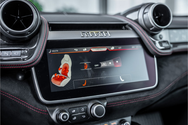 Ferrari GTC4Lusso 6.3 V12 - 4-zits l Lift l Passenger Display l Carbon l Panorama