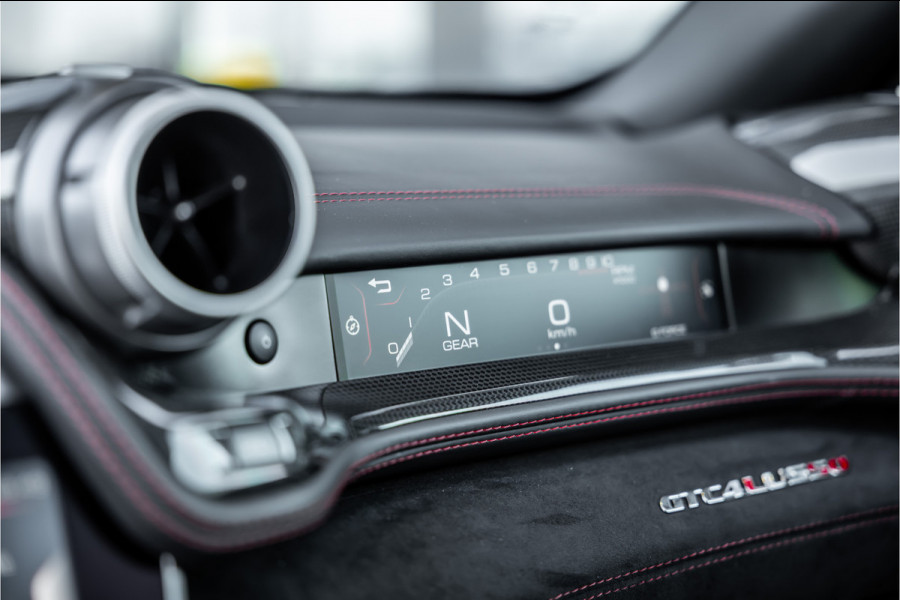 Ferrari GTC4Lusso 6.3 V12 - 4-zits l Lift l Passenger Display l Carbon l Panorama