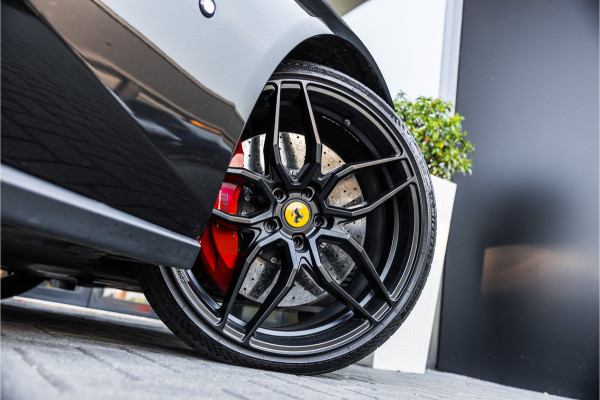 Ferrari GTC4Lusso 6.3 V12 - 4-zits l Lift l Passenger Display l Carbon l Panorama