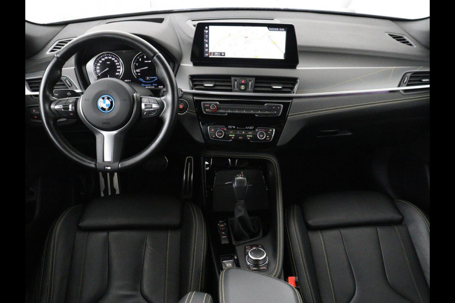 BMW X2 xDrive25e Goldplay Edition | SOH 82,1% | M Sport | Leder | Head-Up | Sportstoelen | 19'' velgen | Sfeerverlichting | Camera | Stoelverwarming | Navigatie | Full LED | Keyless | DAB | Park Assist | Memory | PHEV | Plug In