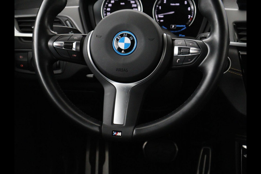 BMW X2 xDrive25e Goldplay Edition | SOH 82,1% | M Sport | Leder | Head-Up | Sportstoelen | 19'' velgen | Sfeerverlichting | Camera | Stoelverwarming | Navigatie | Full LED | Keyless | DAB | Park Assist | Memory | PHEV | Plug In