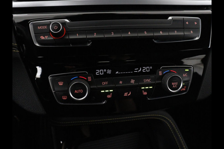 BMW X2 xDrive25e Goldplay Edition | SOH 82,1% | M Sport | Leder | Head-Up | Sportstoelen | 19'' velgen | Sfeerverlichting | Camera | Stoelverwarming | Navigatie | Full LED | Keyless | DAB | Park Assist | Memory | PHEV | Plug In