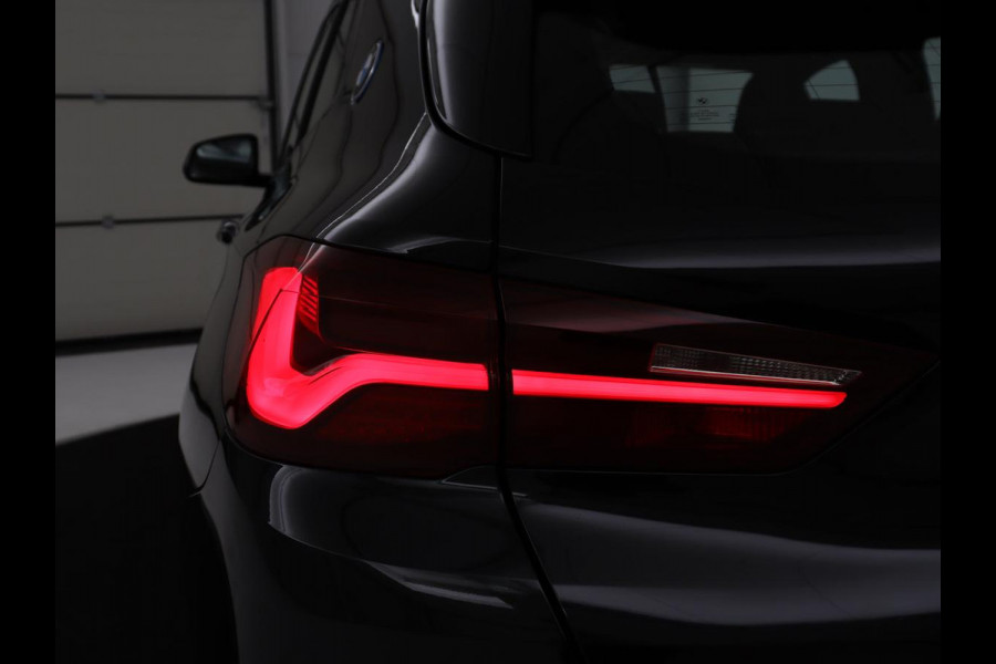 BMW X2 xDrive25e Goldplay Edition | SOH 82,1% | M Sport | Leder | Head-Up | Sportstoelen | 19'' velgen | Sfeerverlichting | Camera | Stoelverwarming | Navigatie | Full LED | Keyless | DAB | Park Assist | Memory | PHEV | Plug In