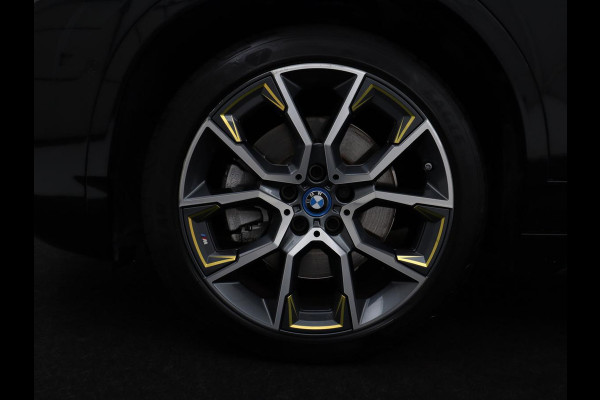BMW X2 xDrive25e Goldplay Edition | SOH 82,1% | M Sport | Leder | Head-Up | Sportstoelen | 19'' velgen | Sfeerverlichting | Camera | Stoelverwarming | Navigatie | Full LED | Keyless | DAB | Park Assist | Memory | PHEV | Plug In