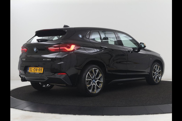 BMW X2 xDrive25e Goldplay Edition | SOH 82,1% | M Sport | Leder | Head-Up | Sportstoelen | 19'' velgen | Sfeerverlichting | Camera | Stoelverwarming | Navigatie | Full LED | Keyless | DAB | Park Assist | Memory | PHEV | Plug In