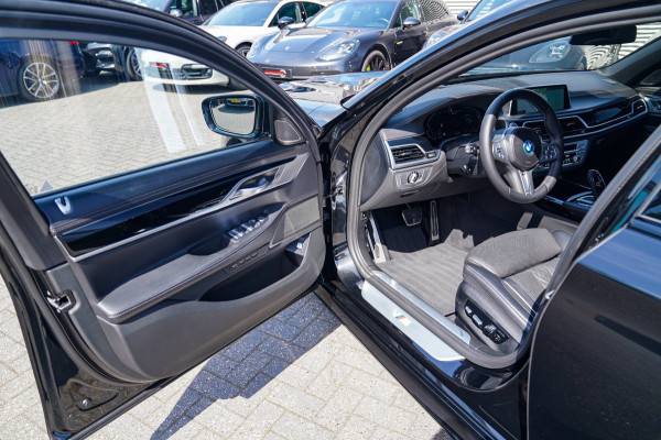 BMW 7 Serie 745e High Executive | Stoelverkoeling | Stuurwiel verwarming | Harman/Kardon | Driving Assistant | Soft Close | NIEUW