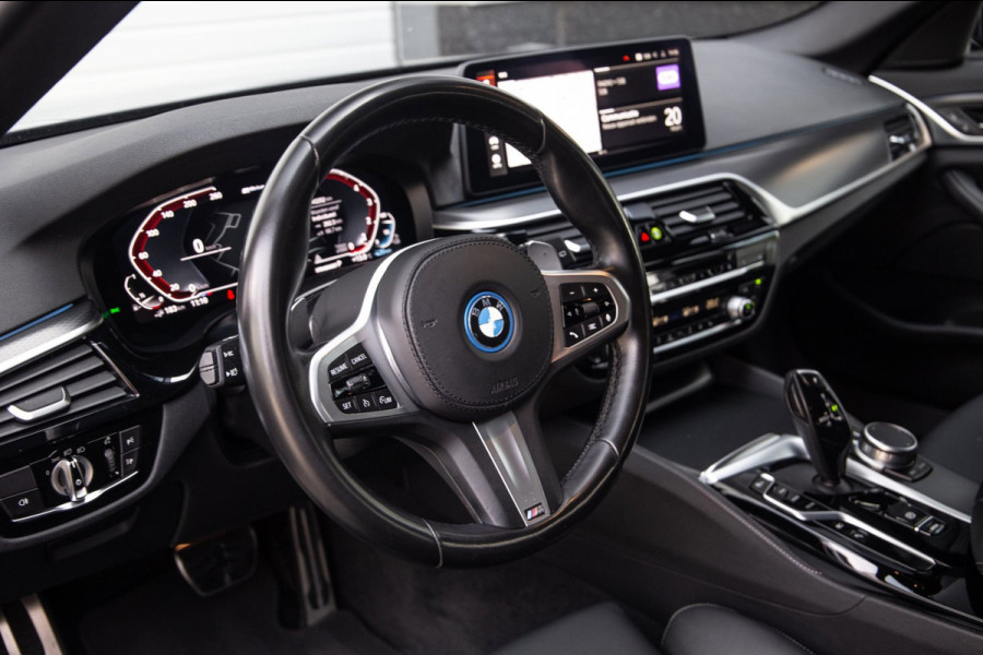 BMW 5 Serie Touring 530e M Sport / Apple Carplay / LED / PHEV / Trekhaak / Stoel Verwarming