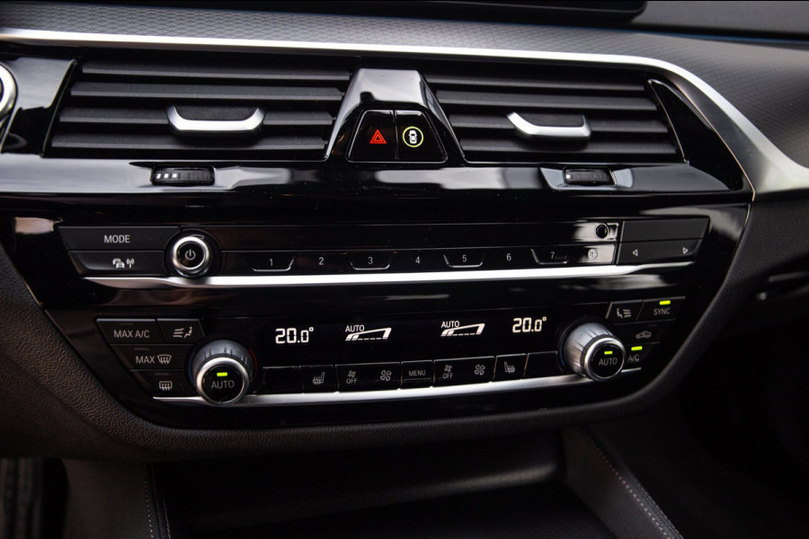 BMW 5 Serie Touring 530e M Sport / Apple Carplay / LED / PHEV / Trekhaak / Stoel Verwarming