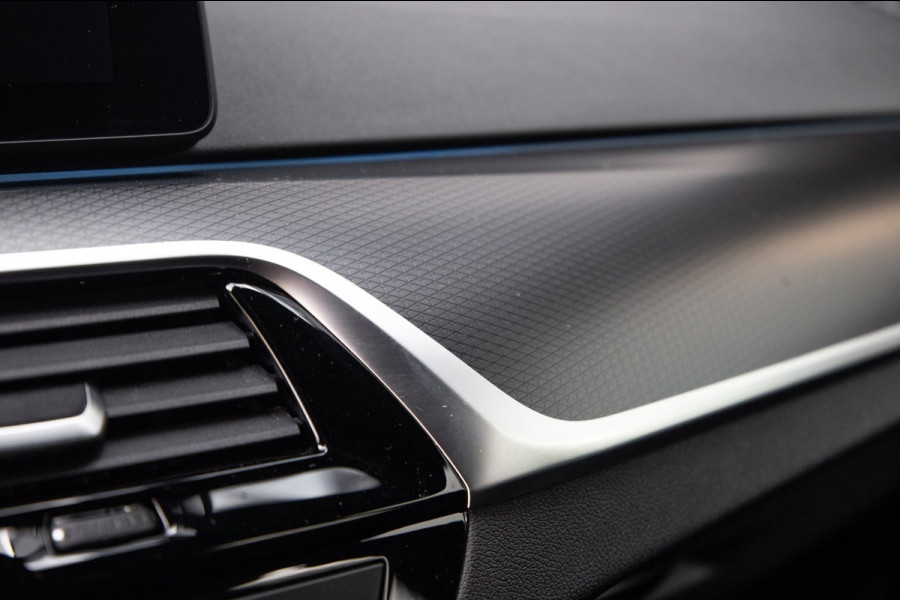 BMW 5 Serie Touring 530e M Sport / Apple Carplay / LED / PHEV / Trekhaak / Stoel Verwarming