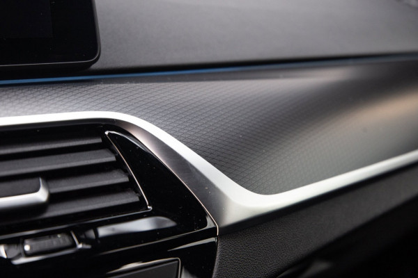 BMW 5 Serie Touring 530e M Sport / Apple Carplay / LED / PHEV / Trekhaak / Stoel Verwarming